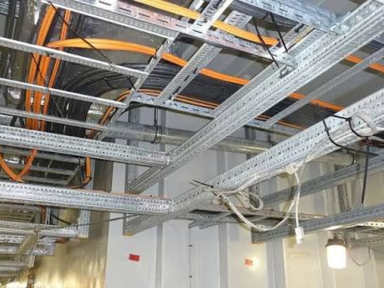 Building-services installation representing multidisciplinary contracting work