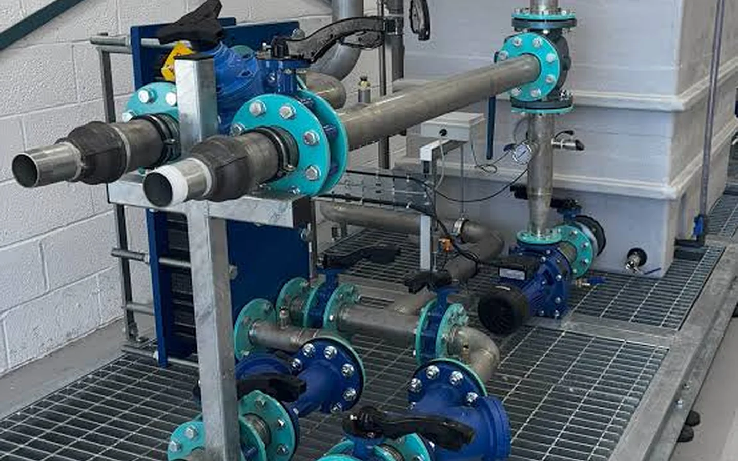 Mechanical equipment installation on a technical project