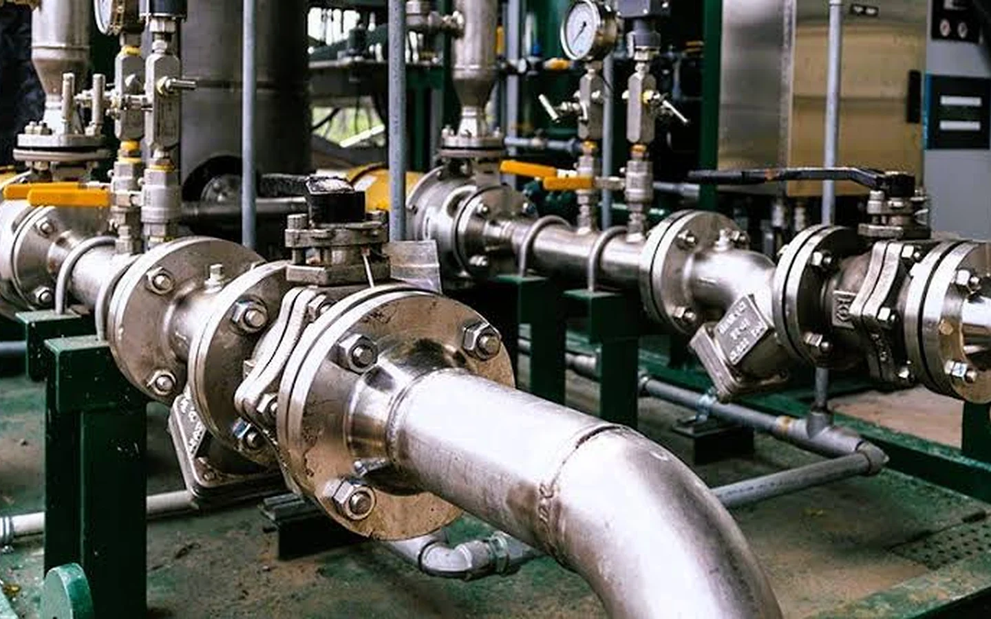Mechanical piping installation and technical services